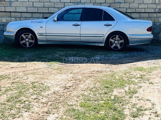 Mercedes E 280 4MATIC-4