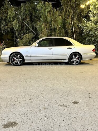 Mercedes E 280 4MATIC-2