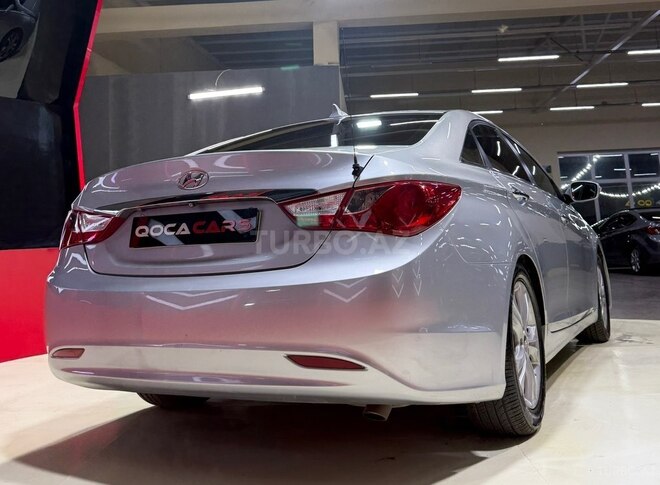 Hyundai Sonata-8