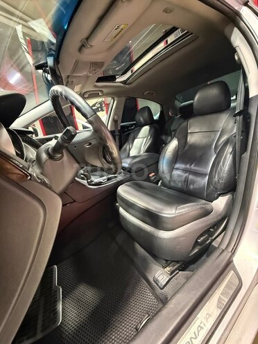 Hyundai Sonata-12