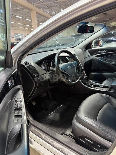 Hyundai Sonata-11