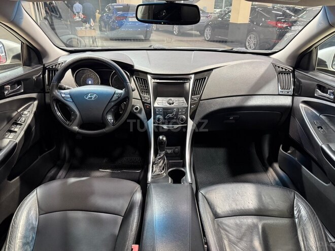 Hyundai Sonata-16