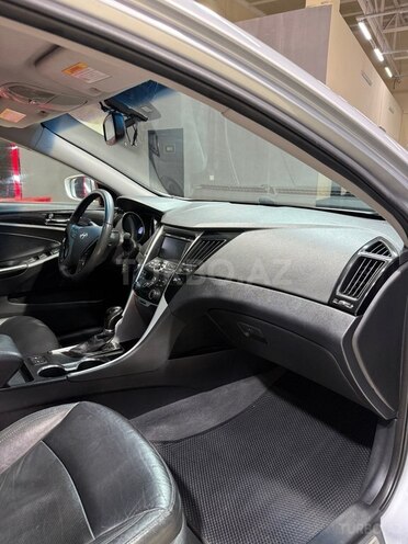 Hyundai Sonata-13