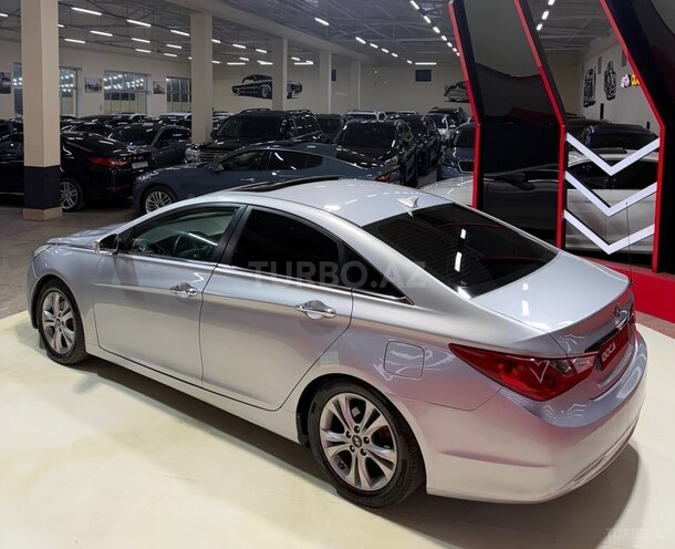 Hyundai Sonata-6