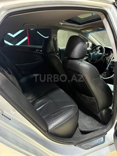 Hyundai Sonata-17