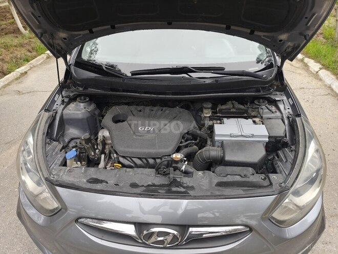 Hyundai Accent-7