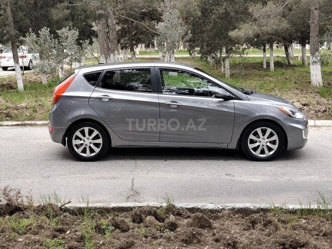 Hyundai Accent-4