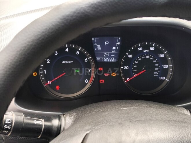 Hyundai Accent-2