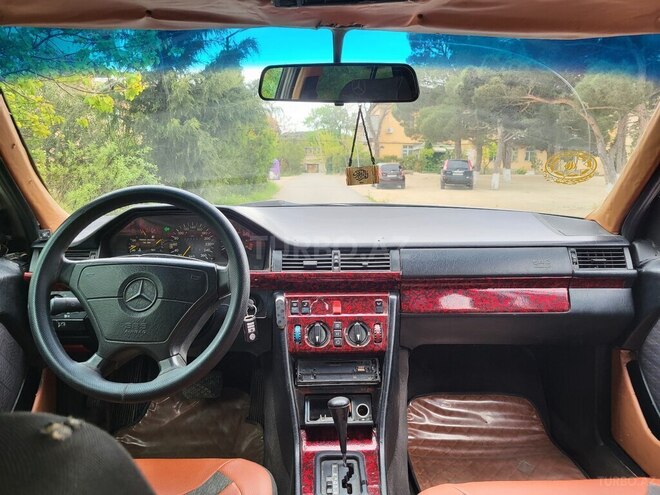 Mercedes E 220-4