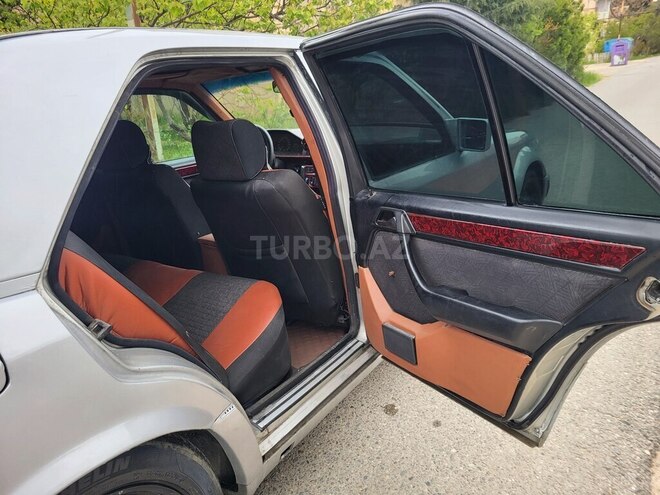 Mercedes E 220-5
