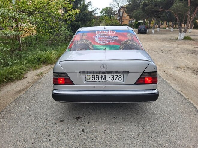 Mercedes E 220-12