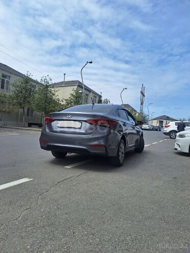 Hyundai Accent-2