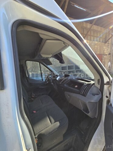 Ford Transit-3