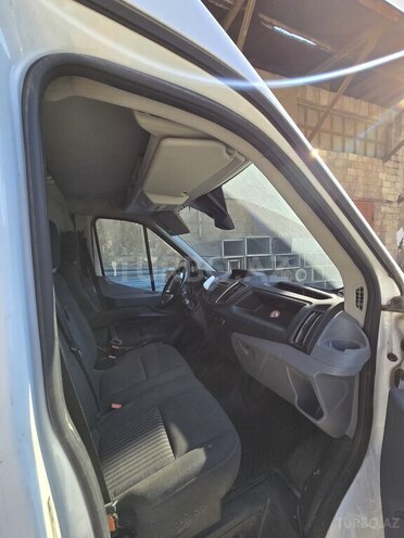 Ford Transit-2