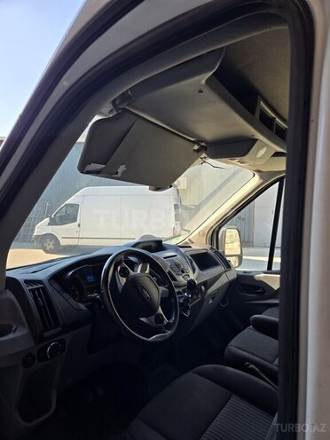 Ford Transit-6