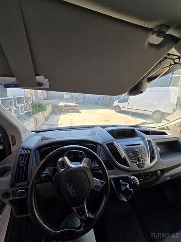 Ford Transit-4