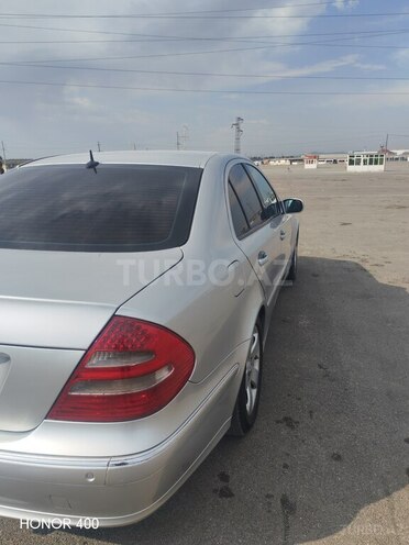 Mercedes E 270-4