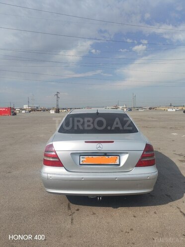 Mercedes E 270-5