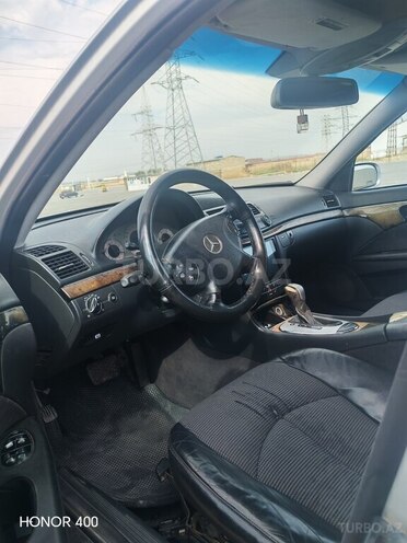 Mercedes E 270-8