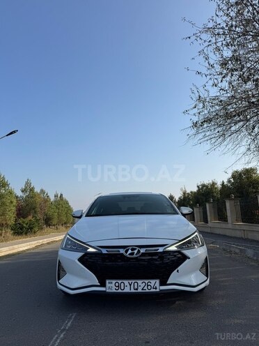 Hyundai Elantra-1