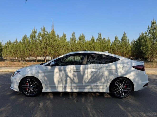 Hyundai Elantra-2