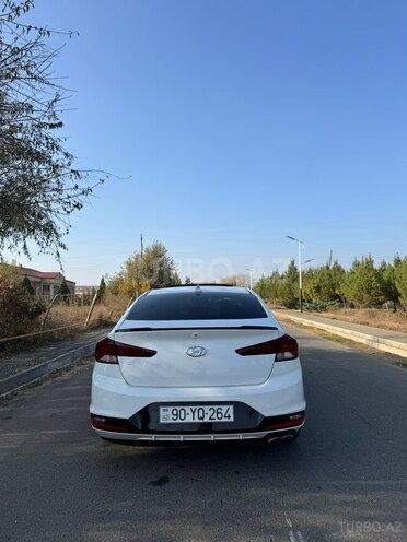 Hyundai Elantra-3