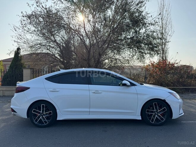 Hyundai Elantra-4