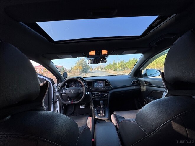 Hyundai Elantra-10