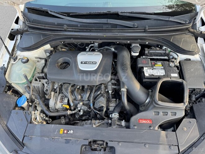 Hyundai Elantra-12