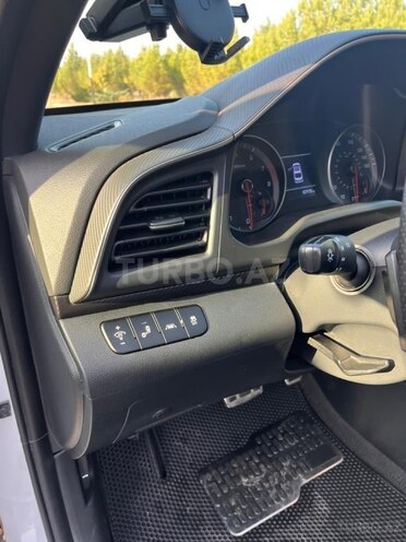 Hyundai Elantra-18