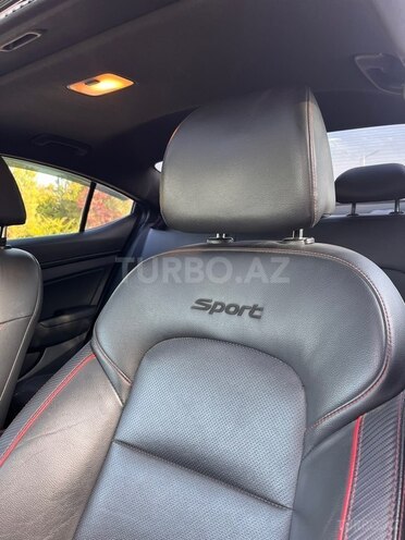Hyundai Elantra-16