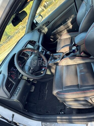 Hyundai Elantra-9