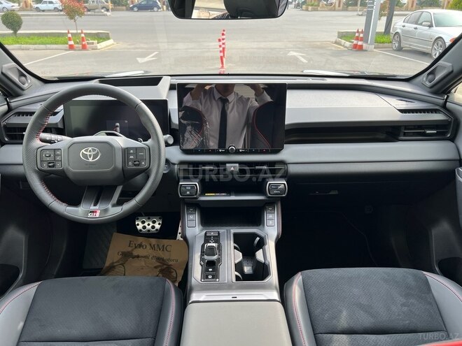 Toyota RAV4-12