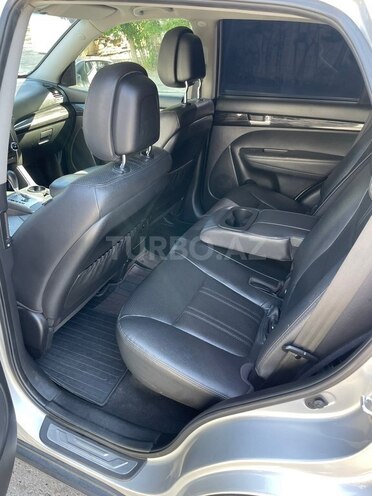Kia Sorento-12