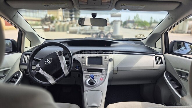 Toyota Prius-7