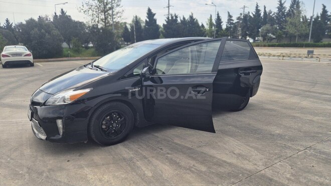 Toyota Prius-12