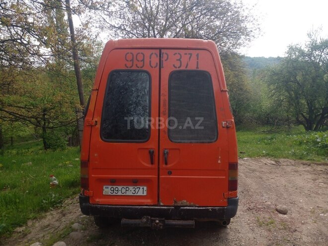 Ford Transit-3