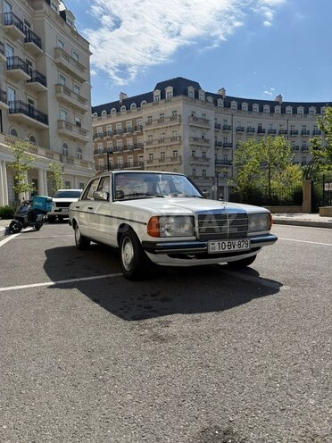 Mercedes W123-2