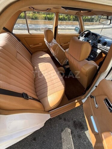 Mercedes W123-9