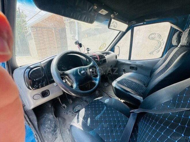 Ford Transit-6