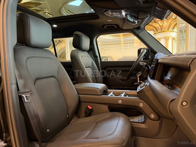 Land Rover Defender-12