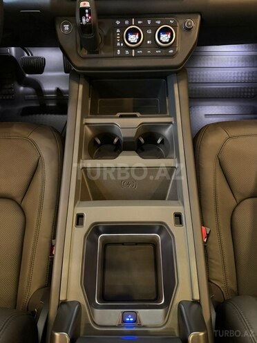 Land Rover Defender-15
