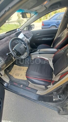 Toyota Prius-5