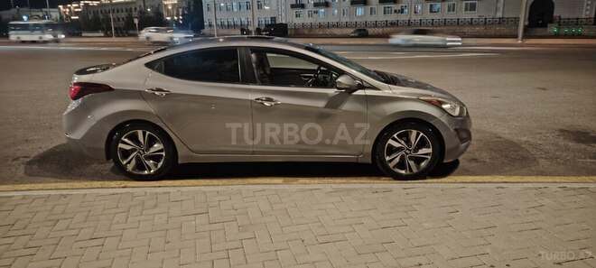Hyundai Elantra-6