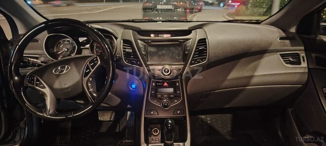 Hyundai Elantra-9