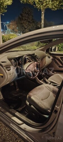 Hyundai Elantra-10