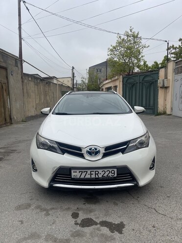 Toyota Auris-1