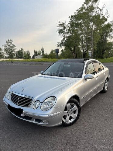 Mercedes E 240-1