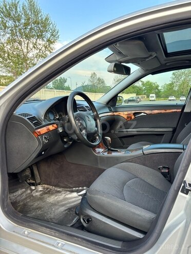 Mercedes E 240-11
