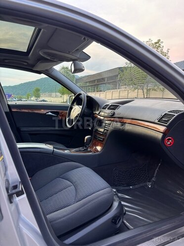 Mercedes E 240-13